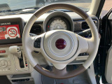 ステアリングは本革巻き仕様です!