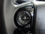 ハンドルにオーディオの操作スイッチが装備されています!視線を前方から外さずハンドルから手を離さずに操作できるのでとっても安全ですね♪