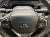 ハンドルにHondaセンシング系のクルーズコントロールやレーンキープアシストなどのスイッチと、オーディオの操作スイッチが装備されています。ハンドルから手を離さず安全に操作できます。