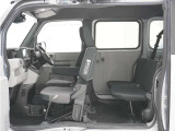 センターピラーレスと助手席格納機能で荷物の積み下ろしを効率よく行えます!