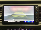 バックでの車庫入れも安心です! リアカメラが付いているバックモニター付のナビを装備しております。操作線もついており距離感も画面から確認できます。
