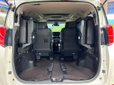 普段のお買い物や通勤、送迎等に十分な荷室スペースを確保しております。セカンドシートを倒すと、大きな荷物の積載も可能です♪