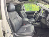 運転席シート廻りは使用感も少なく、良好な状態となっています。前オーナー様が丁寧に使っていたことがよくわかりますね。