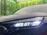 【LEDヘッドライト】悪天候や夜間走行時も良好な視界を確保し安心して運転できる高輝度LEDヘッドライトを装備!点灯速度が早く、消費電力も抑えられています。