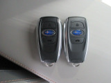 スマートキー付!キーを取り出さなくてもドアロックの施錠・開錠、エンジンの始動が出来ます!雨の日や荷物の多い日にとても便利ですね♪