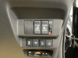パワースライドドアの開閉はスマートキーのリモコンやドアノブは勿論、運転席側のスイッチ操作でも開閉ができ、安全・簡単です。