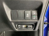 Hondaセンシング用の、VSA解除とレーンキープアシストシステムのメインスイッチなどはハンドルの右側に装備しています。その下にETCがついています。高速道路の料金所の通過も楽々です。