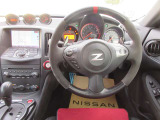 NISMO専用本革・アルカンターラ巻3本スポークステアリング(レッドセンターマーク、レッドステッチ付)