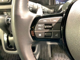 ステアリングにオーディオ操作スイッチが付いています。オーディオ画面に直接タッチしなくても操作が出来ますので、運転に集中できます。