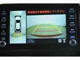 パノラミックビューモニター付きです。車両を上から見たような映像をディスプレイオーディオ画面に表示。運転席からの目視だけでは見にくい、車両周辺の状況をリアルタイムでしっかり確認できます。