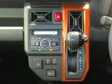 オートエアコンで暑い夏も寒い冬も快適な車内で運転出来ます。運転席・助手席シートヒーター付。冬場でも心地良く運転出来ます。