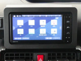 7型ナビゲーション付きです。バックカメラも付いて車庫入れ・駐車も安心です。Bluetooth対応機器を登録して快適な室内空間を実現できます。