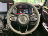 【ステアリングヒーター】冬場に冷たくなりやすい革巻きステアリングを、スイッチ一つで素早く適温に!エアコンよりも早く温まってくれるので、寒い日の運転も快適になりますね♪