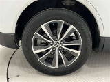 タイヤサイズは225/60R18!残り溝は5ミリ程度です!純正アルミホイール!