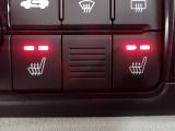 寒い冬でも暖かポカポカのシートヒーターが装備されています。
