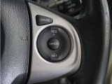 【クルーズコントロール】アクセルペダルを踏まずに定速走行。燃費向上にも貢献し、加速・減速の少ない高速道路などでの運転をより快適に走行できます。