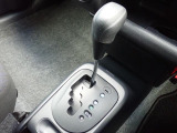 シフトノブはスレがなく、きれいな状態です。いつでも触れる部分がきれいだと大切に乗られていたことが分かりますよ。