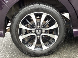 純正アルミホイールです。足元が引き立つので、車全体のイメージがアップしますよ!