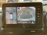 空から見ているような視点で周囲が確認できるアラウンドビューモニター、見下す映像によって縦列駐車もラクラク、ビュー切り替えで後方や左サイドの死角もこわくない!もちろんナビ画面への表示もできます。