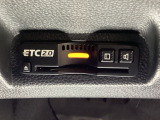 ハンドルの左下にETC2.0がついています。高速道路の料金所の通過も楽々です!。 カードの取り出しもしやすい場所についています。
