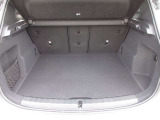 トランクルームは、スペース的にも十分な広さではないでしょうか。後部座席のシートを倒す事もできますので、大きい荷物の収納も可能です。