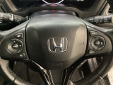 ハンドルにHondaセンシング系のクルーズコントロールやレーンキープアシストなどのスイッチと、オーディオの操作スイッチが装備されています。ハンドルから手を離さず安全に操作できます。