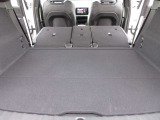 トランクルームは、スペース的にも十分な広さではないでしょうか。後部座席のシートを倒す事もできますので、大きい荷物の収納も可能です。