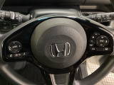 ハンドルにHondaセンシング系のクルーズコントロールやレーンキープアシストなどのスイッチと、オーディオの操作スイッチが装備されています。ハンドルから手を離さず安全に操作できます。