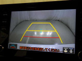 バックモニターも装備しております。バックギアに入れるとナビ画面に車の後方が映し出されます。これで後方確認も安心!