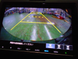 バックカメラの画像です。ガイドラインがスムースな車庫入れをサポートいたします!車庫入れの安心感がアップしますね☆