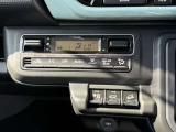 【オートエアコン】一度お好みの温度に設定すれば、車内の温度を検知し風量や温度を自動で調整。暑い&hellip;寒い&hellip;と何度もスイッチ操作をする必要はありません。快適な車内空間には必須の機能ですね♪