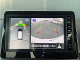 【アラウンドビューモニター】このように真上から見下ろしたような映像が映し出されるため駐車やバックが苦手な方でも安心して行うことが可能となります★