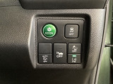 Hondaセンシング用の、VSA(ABS+TCS+横滑り抑制)解除と路外逸脱抑制機能のオンオフスイッチなどはハンドルの右側に装備しています。燃費に役立つECONボタンもここです。