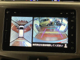 【全周囲モニター】 上から見下ろしたような映像が、運転の不安を軽くします。