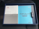 メンテナンスノート【点検整備記録簿・保証書】、取説も揃ってます。スマートキーはバッグなどにしまったままボタン操作でエンジンの始動・停止ができて大変便利です。