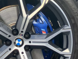 Mスポーツブレーキ!ホイール奥に見える青いブレーキキャリパーが性能を物語ります!