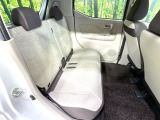 後部座席も気になるようなキズ・汚れやへたり等、大きなダメージはなく、良好な状態です。