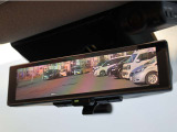 車両後方を映し出します・スマートルームミラー装備です。