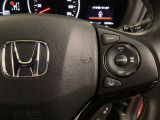 ハンドルにHondaセンシング系のクルーズコントロールやレーンキープアシストなどのスイッチが装備されています。ハンドルから手を離さず安全に操作できます。