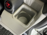 ドリンクホルダー/小物入れにもなって便利です
