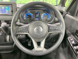 インテリアに合わせたデザインのステアリングは、運転される方のことも考え、運転しやすい形状、大きさです。是非一度、実際に触ってお確かめください。
