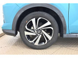 純正なので車に似合うデザインになっていますね。スタッドレスタイヤもご相談下さい。
