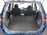 セカンドシートを倒すとさらに広々のラゲッジスペース