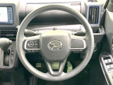 インテリアに合わせたデザインのステアリングは、運転される方のことも考え、運転しやすい形状、大きさです。是非一度、実際に触ってお確かめください。