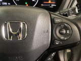 ハンドルにHondaセンシング系のクルーズコントロールやレーンキープアシストなどの操作スイッチが装備されています。ハンドルから手を離さず安全に操作できます。