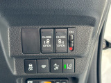 運転席の手元で両側スライドドアの開閉操作が可能です。