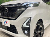 【LEDヘッドライト】悪天候や夜間走行時も良好な視界を確保し安心して運転できる高輝度LEDヘッドライトを装備!点灯速度が早く、消費電力も抑えられています。