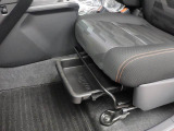 お車を購入される際はご不明な点や不安な点もあるかと思いますが、困ったらお気軽にご相談下さい! 0566-71-1630 までお電話頂ければ当店のスタッフがじっくりお話を聞かせて頂きます!