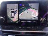 空から見下ろしているような視点で周囲を確認できるアラウンドビューモニター。駐車時にとても便利です。