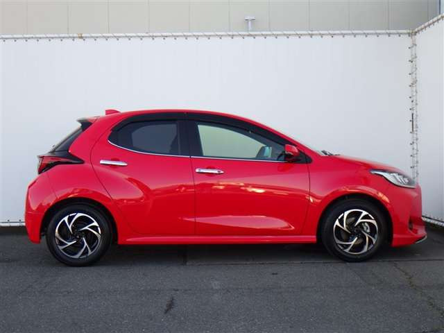 トヨタ ヤリス 1.5 ハイブリッド Z の中古車詳細 (17,000km, コーラル
